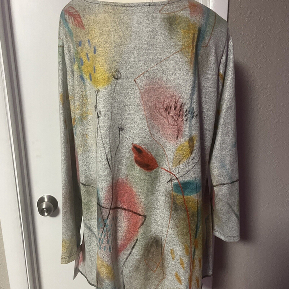 NWT Jess And Jane Women’s Blouse Grey Floral Print Heathered Fab… - Picture 6 of 16
